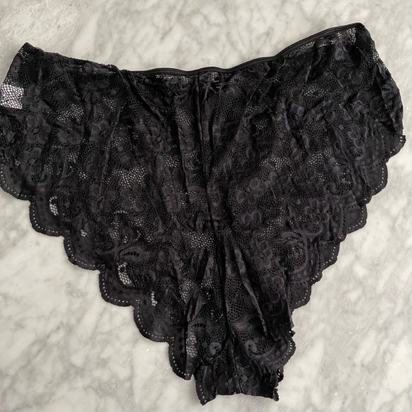 Beautiful Lace Floral Lingerie set-Size 2XL, 3Xl, 4XL - Picture 3 of 4